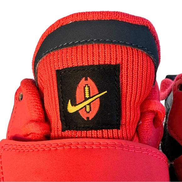 EUC Nike Air Max Speed Turf in Red Orbit Kid sz 5 Laces Velcro White - Picture 9 of 11